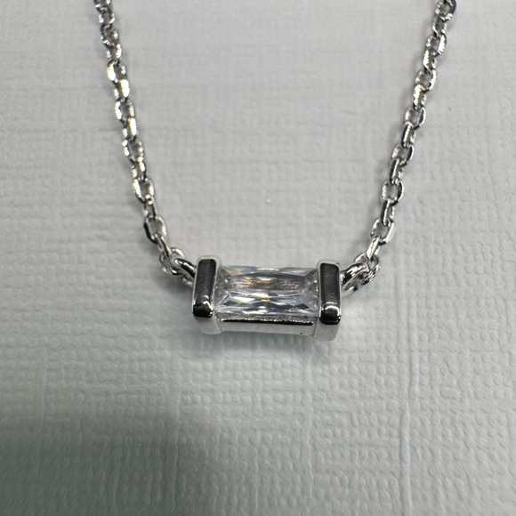 Kendra Scott Juliette Silver Pendant Necklace in White Clear Cubic Zirconia 19” - Picture 4 of 7